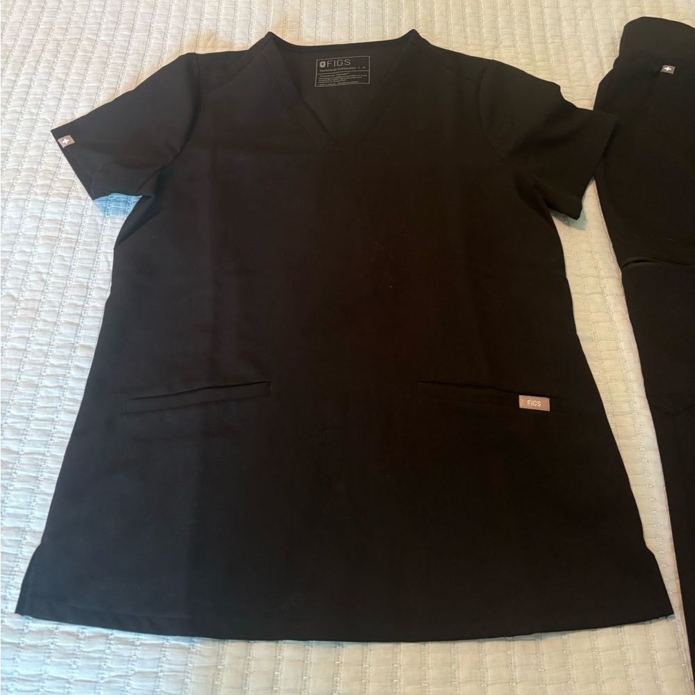 New Figs scrub set, never worn, size small top,medium petite bottoms never worn
